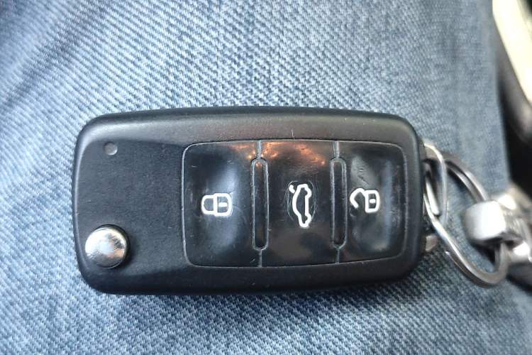 Used Volkswagen Lavida 2013 Restyled Classic 1.6L Manual Comfort Edition Vehicle Key