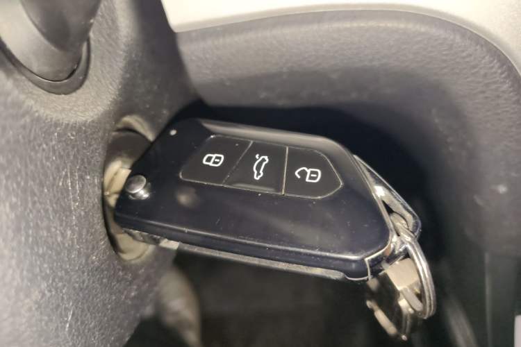 Used Volkswagen Lavida 2013 Revised Classic 1.6L Manual Fashion Edition Vehicle Key
