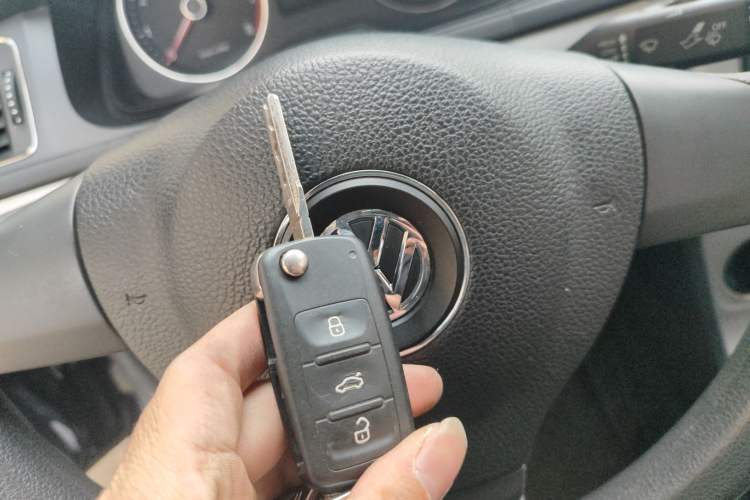 Used Volkswagen Lavida 2013 Restyled Classic 1.6L Manual Comfort Edition Vehicle Key