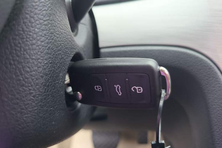 Used Volkswagen Lavida 2013 1.6L Automatic Comfort Edition Vehicle Key