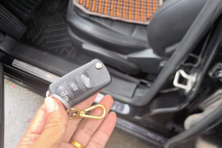 Used Volkswagen Lavida 2013 Restyled Classic 1.6L Manual Comfort Edition Vehicle Key