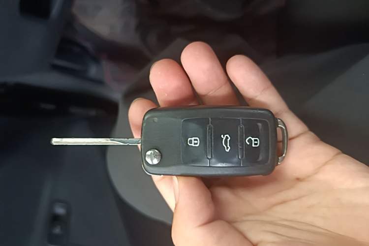 Used Volkswagen Lavida 2013 Revised Classic 1.6L Automatic Fashion Edition Vehicle Key