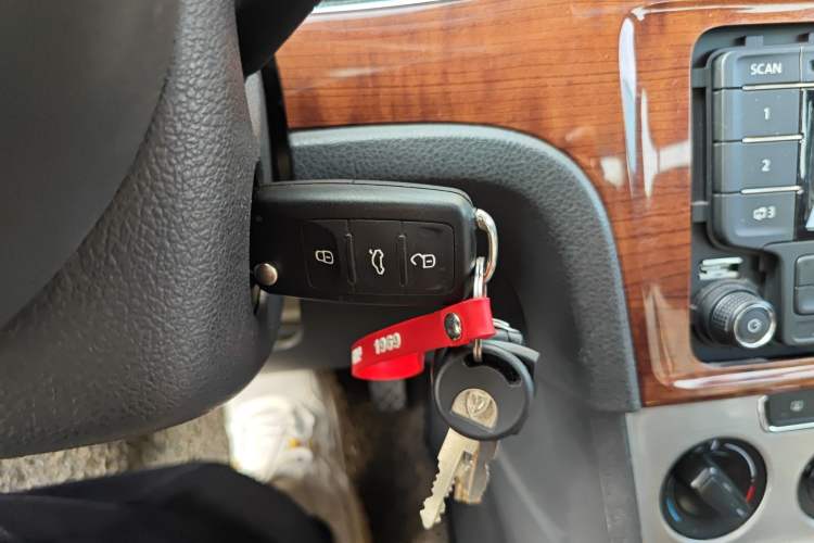 Used Volkswagen Lavida 2013 Restyled Classic 1.6L Automatic Comfort Edition Vehicle Key