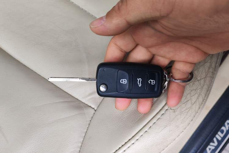 Used Volkswagen Lavida 2013 Restyled Classic 1.6L Manual Comfort Edition Vehicle Key