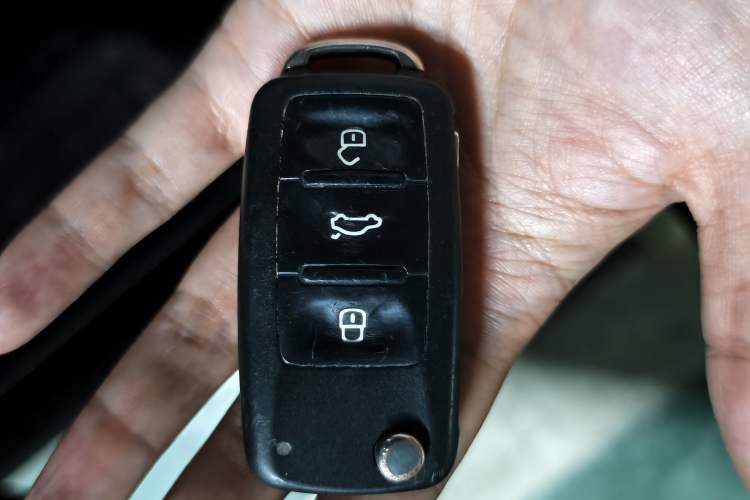 Used Volkswagen Lavida 2013 Revised Classic 1.6L Automatic Fashion Edition Vehicle Key