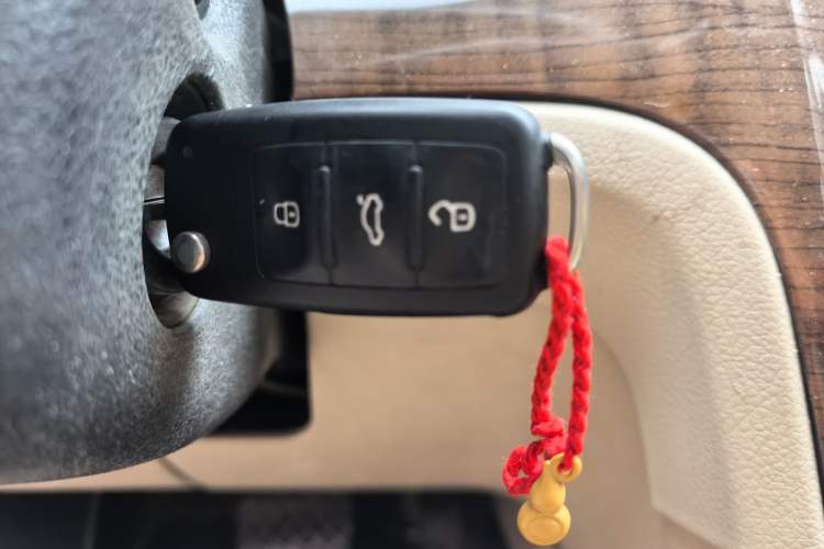Used Volkswagen Lavida 2013 1.6L Automatic Comfort Edition Vehicle Key