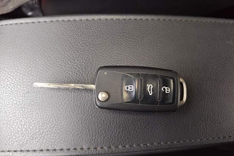 Used Volkswagen Lavida 2013 Restyled Classic 1.6L Manual Comfort Edition Vehicle Key