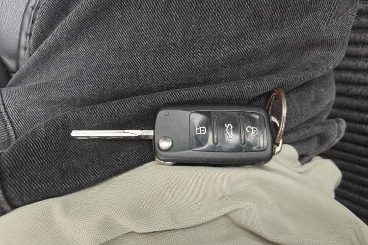 Used Volkswagen Lavida 2013 Restyled Classic 1.6L Manual Comfort Edition Vehicle Key