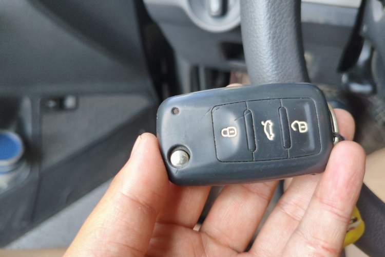 Used Volkswagen Lavida 2013 Restyled Classic 1.6L Manual Comfort Edition Vehicle Key