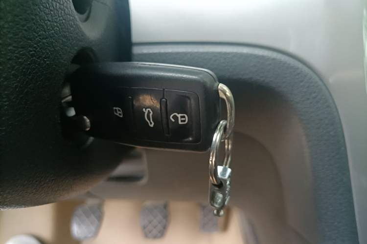 Used Volkswagen Lavida 2013 Revised Classic 1.6L Manual Fashion Edition Vehicle Key