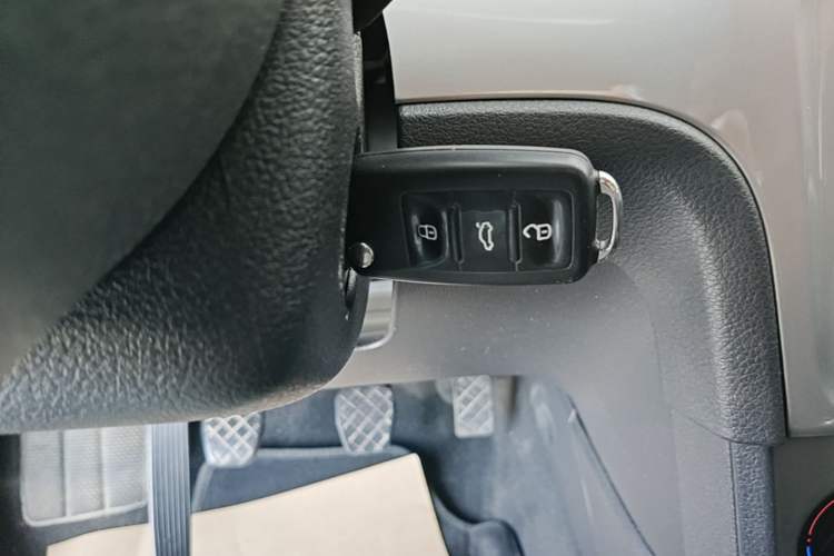 Used Volkswagen Lavida 2013 Revised Classic 1.6L Manual Fashion Edition Vehicle Key