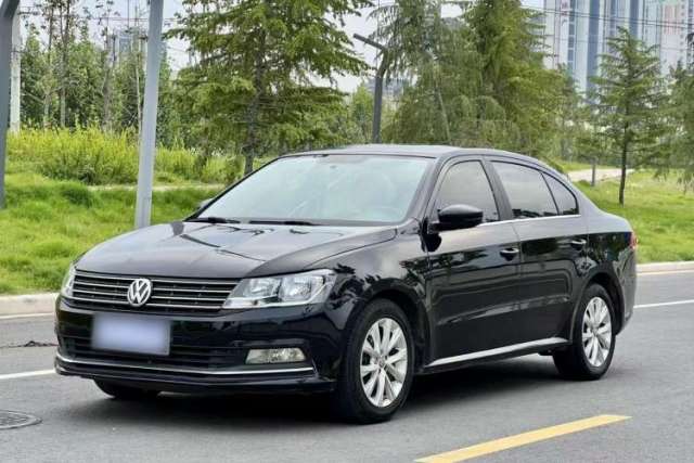 Ojetý Volkswagen Lavida 2013 Revised Classic 1.6L Automatic Fashion Edition