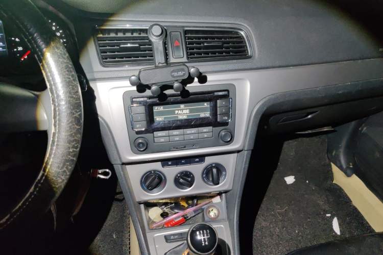 Used Volkswagen Lavida 2013 1.6L Manual Fashion Edition Audio And AC Panel
