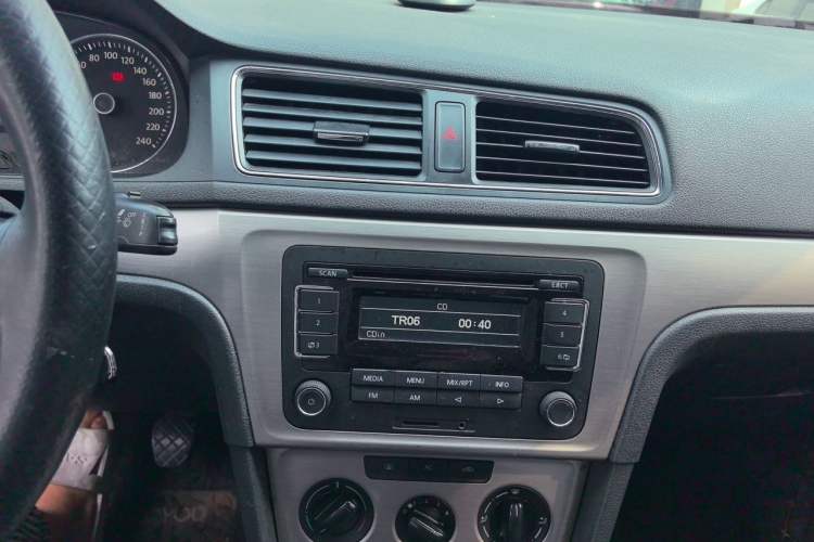 Used Volkswagen Lavida 2013 1.4TSI Manual Comfort Edition Audio And AC Panel
