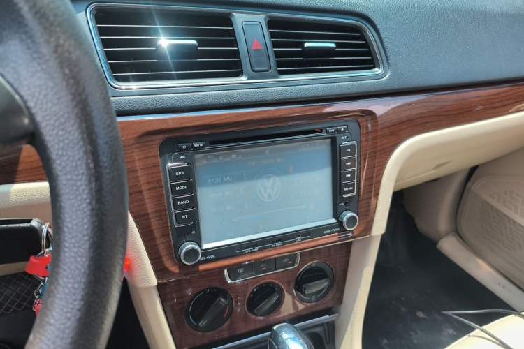 Used Volkswagen Lavida 2013 Restyled Classic 1.6L Automatic Comfort Edition Audio And AC Panel