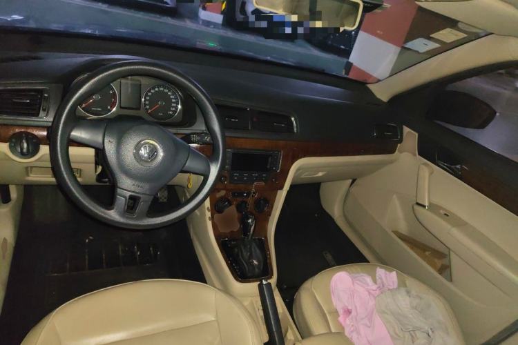 Used Volkswagen Lavida 2013 Restyled Classic 1.6L Automatic Comfort Edition Center Console