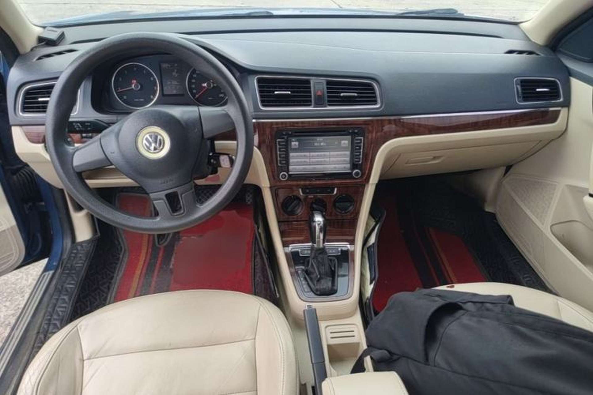 Used Volkswagen Lavida 2013 Restyled Classic 1.6L Automatic Comfort Edition Center Console