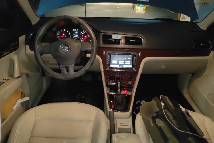 Used Volkswagen Lavida 2013 Restyled Classic 1.6L Automatic Comfort Edition Center Console
