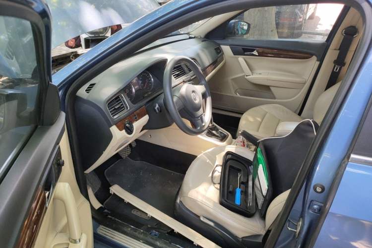 Used Volkswagen Lavida 2013 1.6L Automatic Comfort Edition Driver Seat