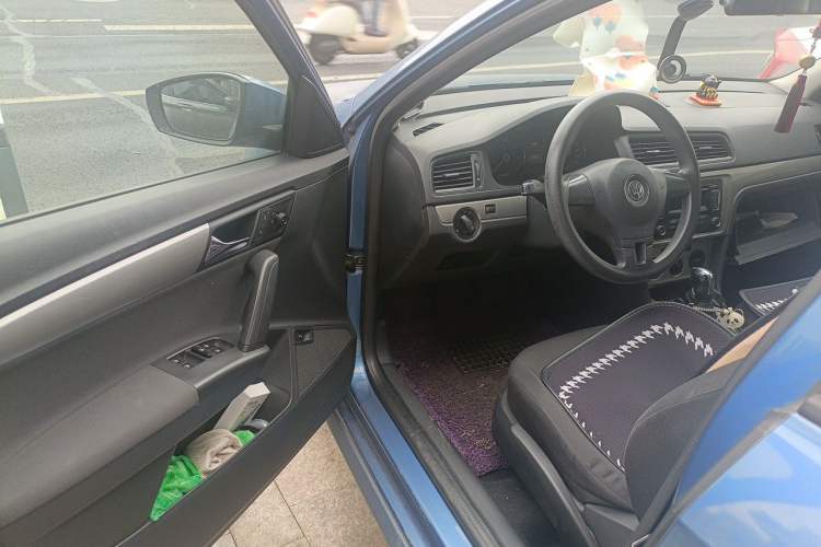 Used Volkswagen Lavida 2013 1.6L Automatic Fashion Edition Driver Seat