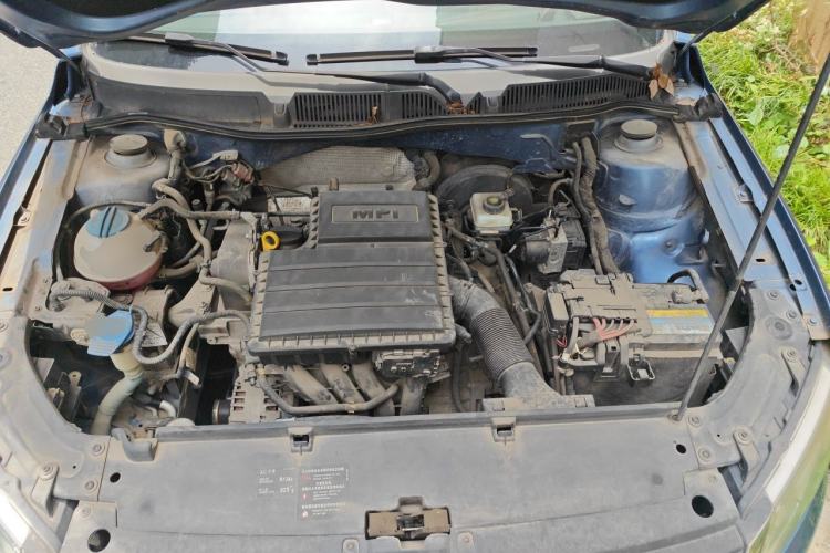 Used Volkswagen Lavida 2013 Revised Version 1.6L Automatic Luxury Edition Engine Bay