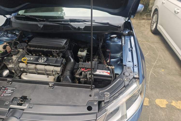 Used Volkswagen Lavida 2013 1.6L Automatic Fashion Edition Engine Bay Left