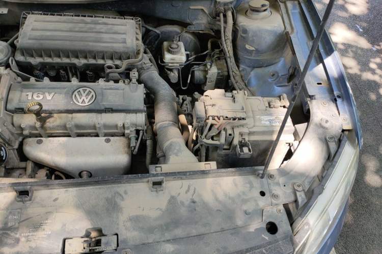 Used Volkswagen Lavida 2013 1.6L Automatic Comfort Edition Engine Bay Left