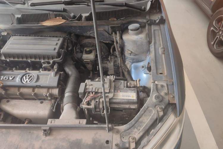 Used Volkswagen Lavida 2013 1.6L Automatic Comfort Edition Engine Bay Left
