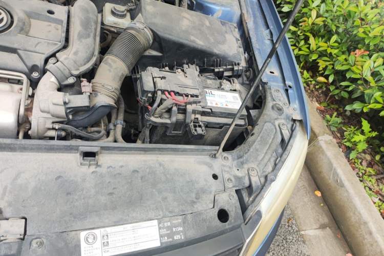Used Volkswagen Lavida 2013 1.4TSI DSG Luxury Edition Engine Bay Left