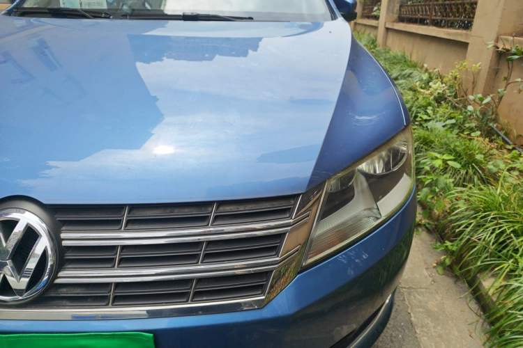 Used Volkswagen Lavida 2013 Revised Version 1.6L Automatic Luxury Edition Engine Bay Left
