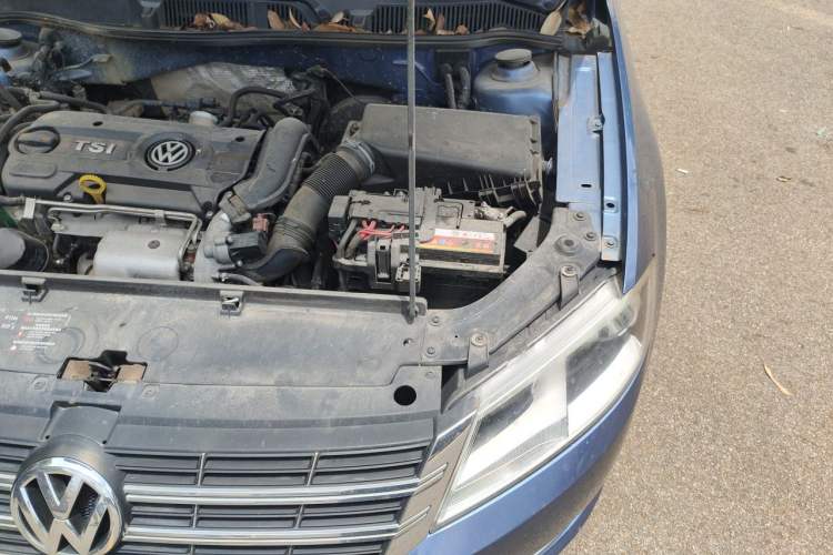 Used Volkswagen Lavida 2013 1.4TSI DSG Luxury Edition Engine Bay Left