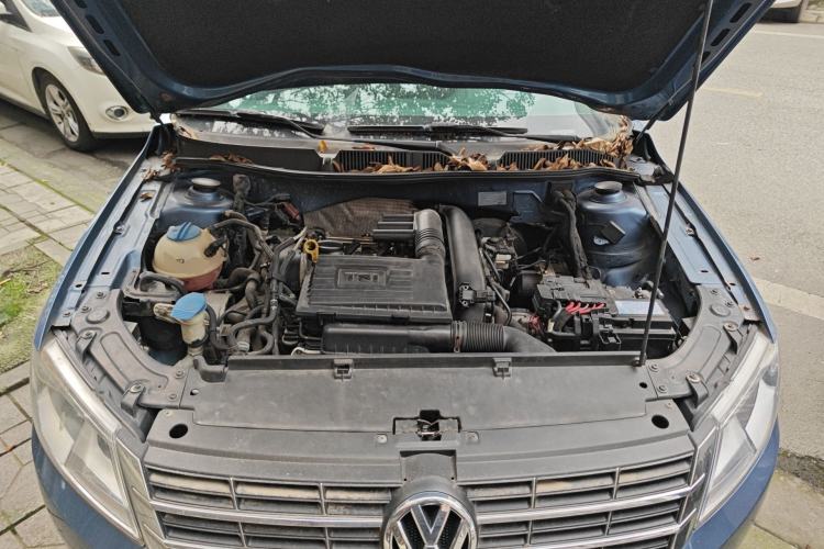 Used Volkswagen Lavida 2013 Revised Version 1.4 TSI DSG Comfort Edition Engine Bay