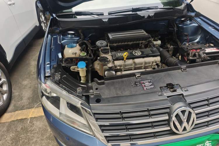 Used Volkswagen Lavida 2013 1.6L Automatic Fashion Edition Engine Bay Right