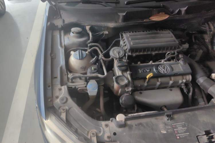 Used Volkswagen Lavida 2013 1.6L Automatic Comfort Edition Engine Bay Right