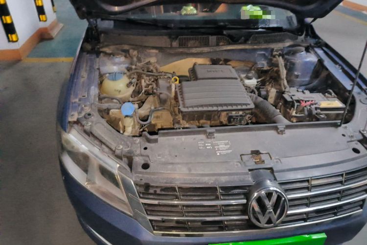 Used Volkswagen Lavida 2013 1.6L Manual Comfort Edition Engine Bay Right
