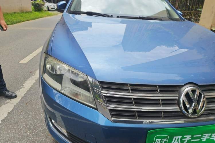Used Volkswagen Lavida 2013 Revised Version 1.6L Automatic Luxury Edition Engine Bay Right