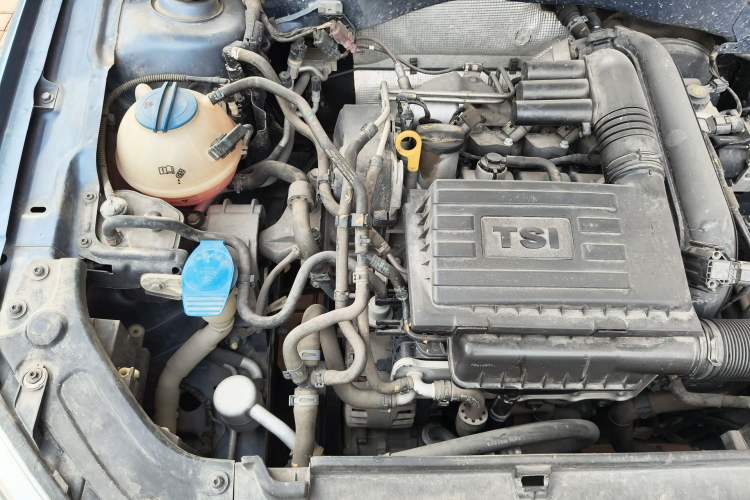 Used Volkswagen Lavida 2013 Revised Version 1.4 TSI DSG Comfort Edition Engine Bay Right