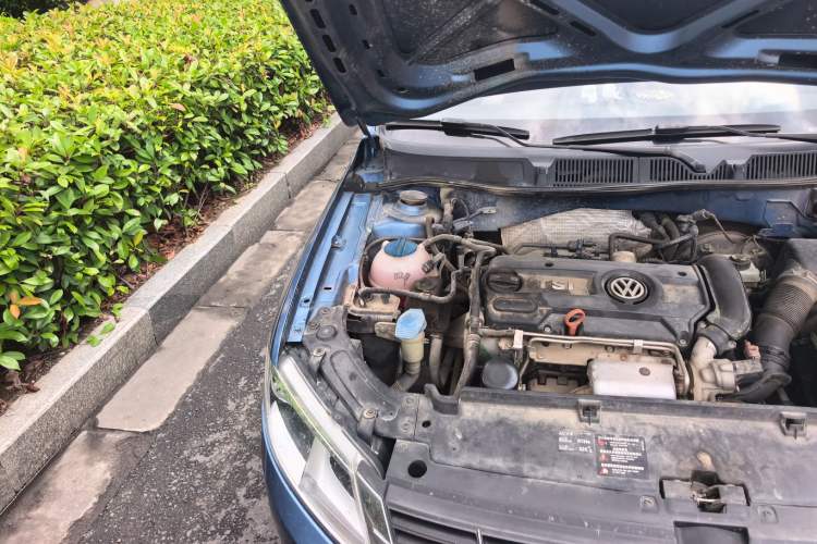 Used Volkswagen Lavida 2013 1.4TSI DSG Comfort Edition Engine Bay Right