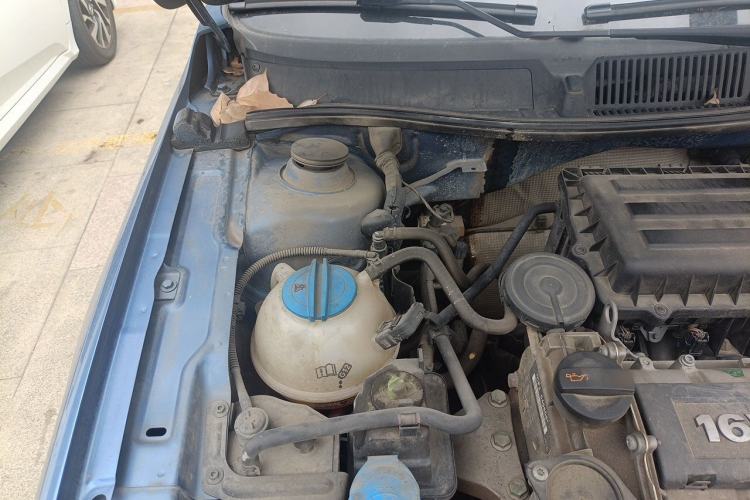 Used Volkswagen Lavida 2013 1.6L Automatic Fashion Edition Engine Bay Right