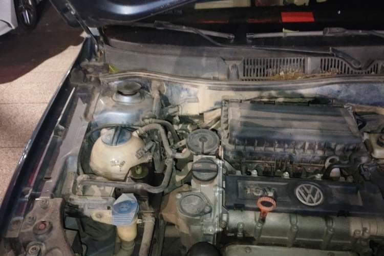 Used Volkswagen Lavida 2013 1.6L Automatic Comfort Edition Engine Bay Right