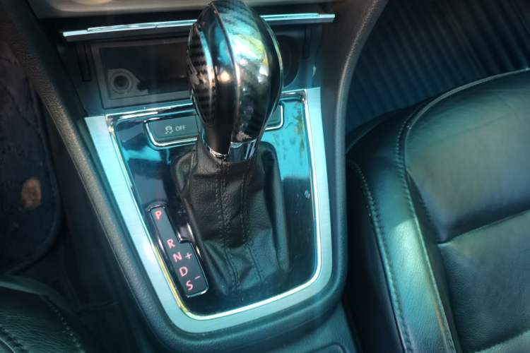 Used Volkswagen Lavida 2013 1.4TSI DSG Comfort Edition Gear Lever
