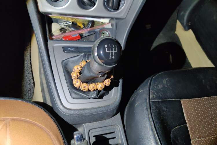 Used Volkswagen Lavida 2013 1.6L Manual Fashion Edition Gear Lever