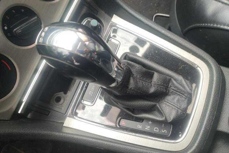 Used Volkswagen Lavida 2013 Revised Version 1.4 TSI DSG Comfort Edition Gear Lever
