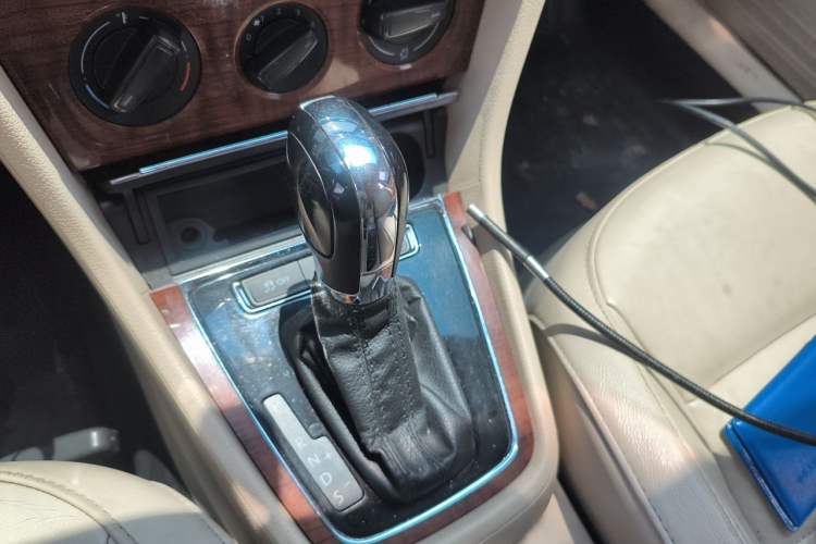 Used Volkswagen Lavida 2013 Restyled Classic 1.6L Automatic Comfort Edition Gear Lever