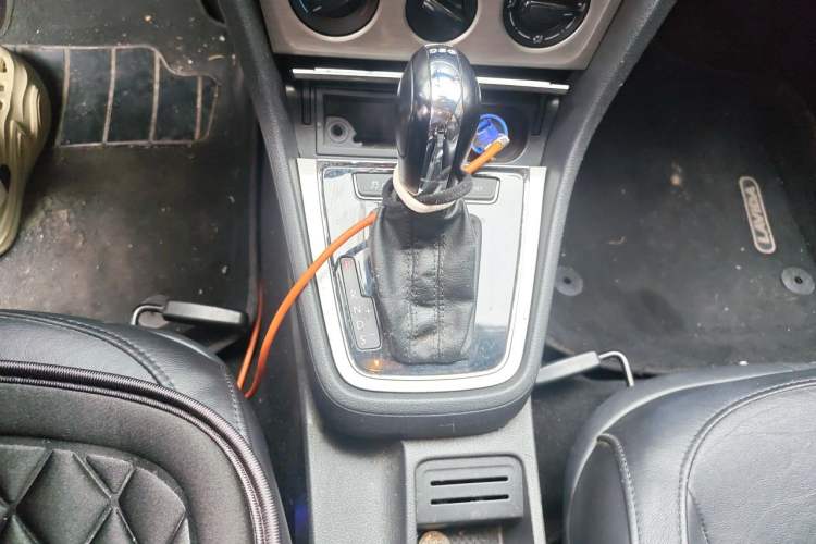 Used Volkswagen Lavida 2013 1.4TSI DSG Comfort Edition Gear Lever