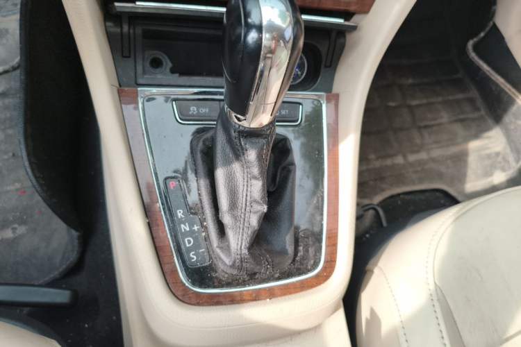 Used Volkswagen Lavida 2013 1.4TSI DSG Comfort Edition Gear Lever