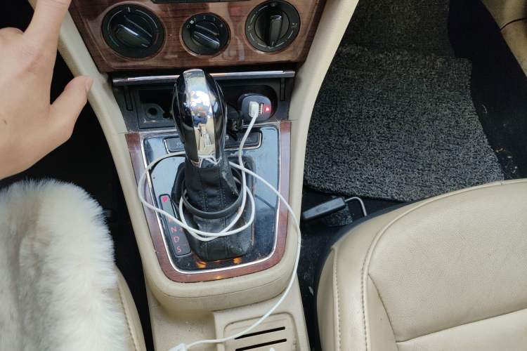 Used Volkswagen Lavida 2013 1.4TSI DSG Comfort Edition Gear Lever