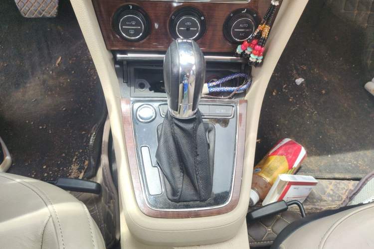 Used Volkswagen Lavida 2013 1.4TSI DSG Luxury Edition Gear Lever