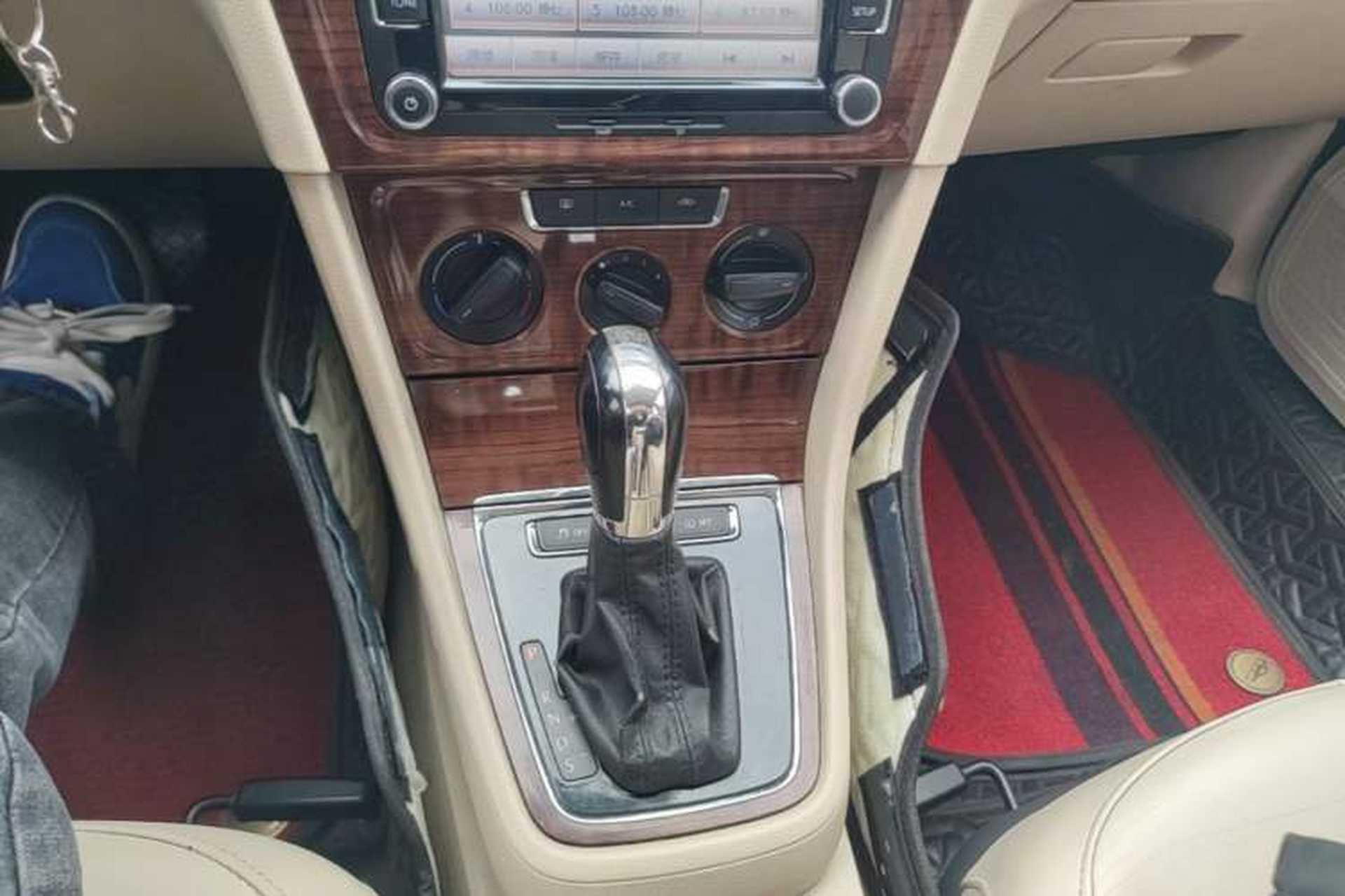 Used Volkswagen Lavida 2013 Restyled Classic 1.6L Automatic Comfort Edition Gear Lever