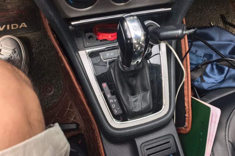 Used Volkswagen Lavida 2013 1.4TSI DSG Comfort Edition Gear Lever